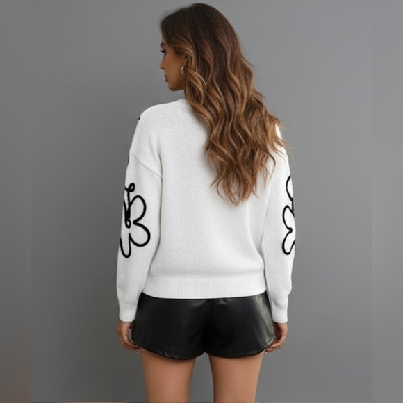 White/Black Floral Pattern Drop Shoulder Sweater - Picture 3 of 9